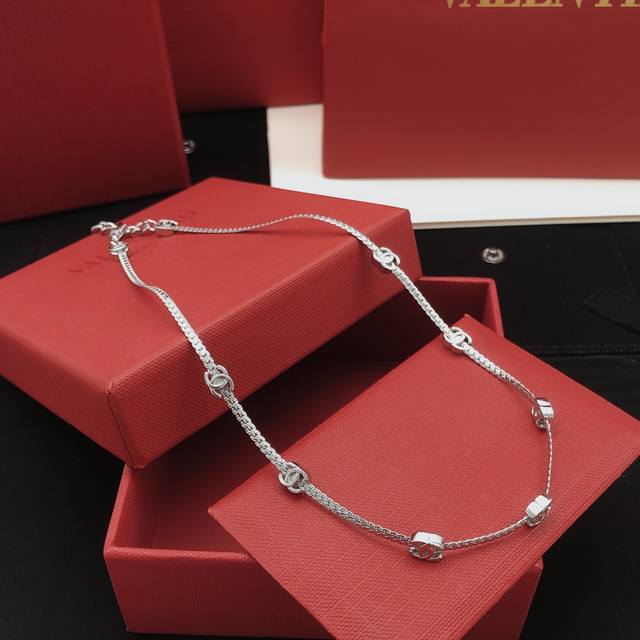 No.Xxl0248 Ch*Nel latest seven flower necklace consistent Zp brass material DDD