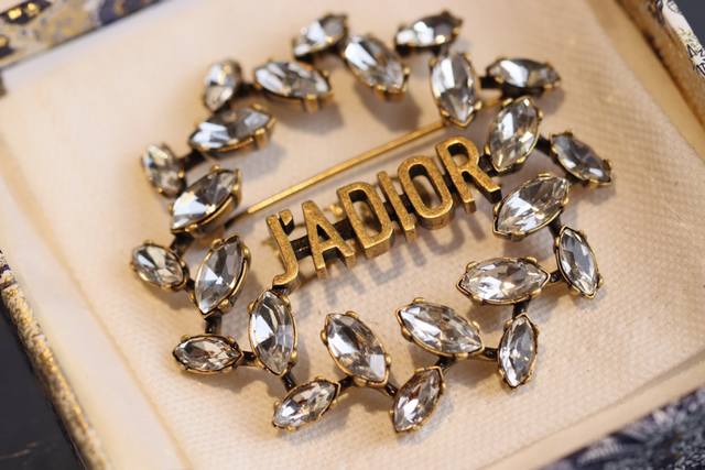 #No.Dxz0007 I'm instantly captivated by D*Or's new Jadior lettered marquise crys