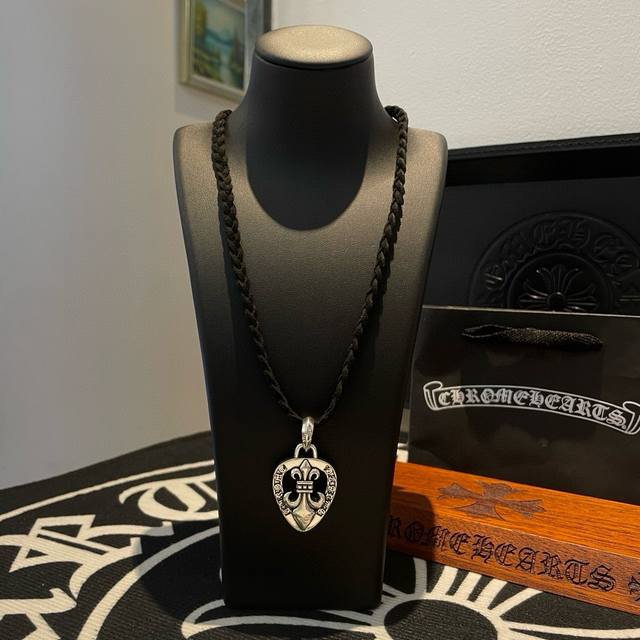 New counter quality Chrome Hearts Chrome Hearts heart-shaped Scout flower leath
