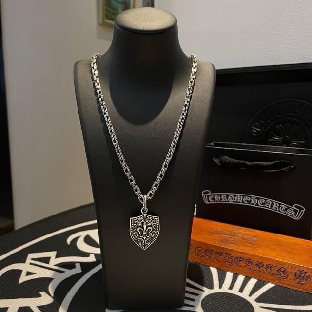 New counter quality Chrome Hearts classic retro necklace personalized shield pen