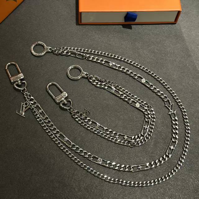Bracelet, Necklace - Lv Figaro Belt Chain M02216 The Lvfigaro belt chain featur