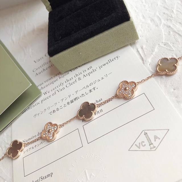 V Gold Vca Van Cleef & Arpels limited edition color-changing four-leaf clover! !