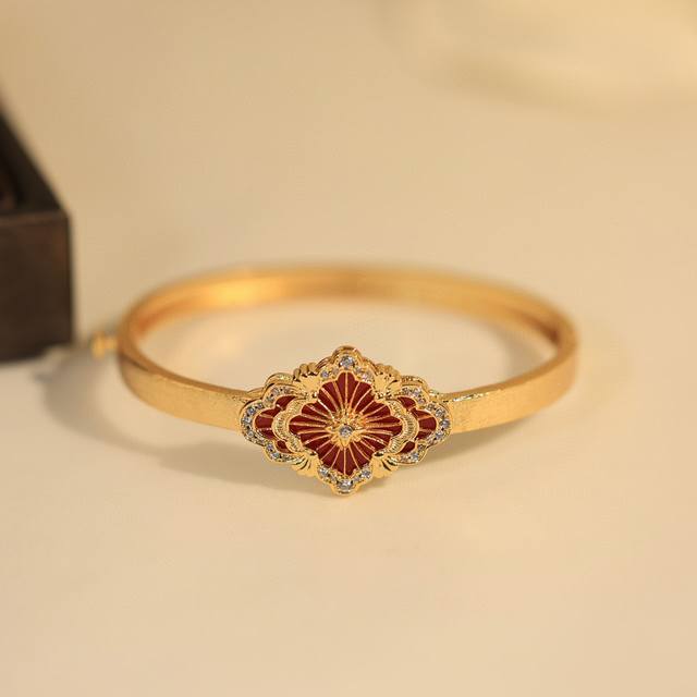 Buccellati, an Italian high-end jewelry brand, offers a retro palace-style brac