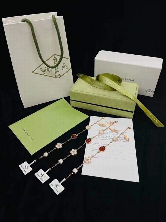 V Gold four-leaf clover new ladybug five-flower bracelet draws inspiration from