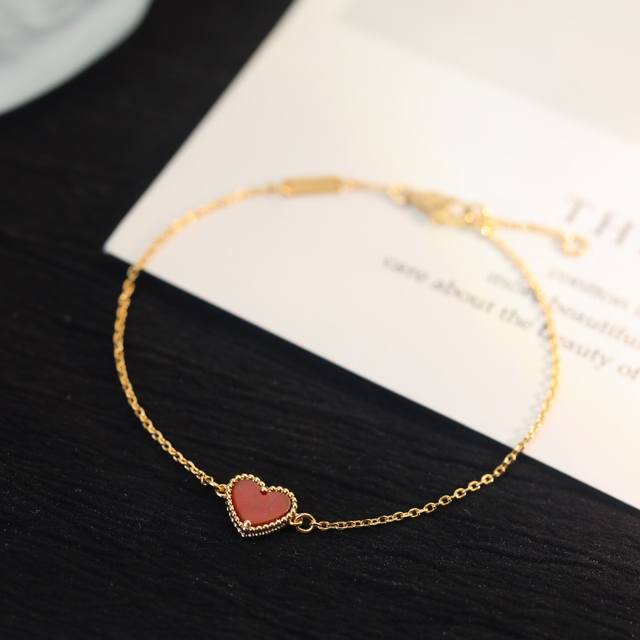 V Gold Mini Heart Carnelian Bracelet Mini model of four-leaf clover stacking is