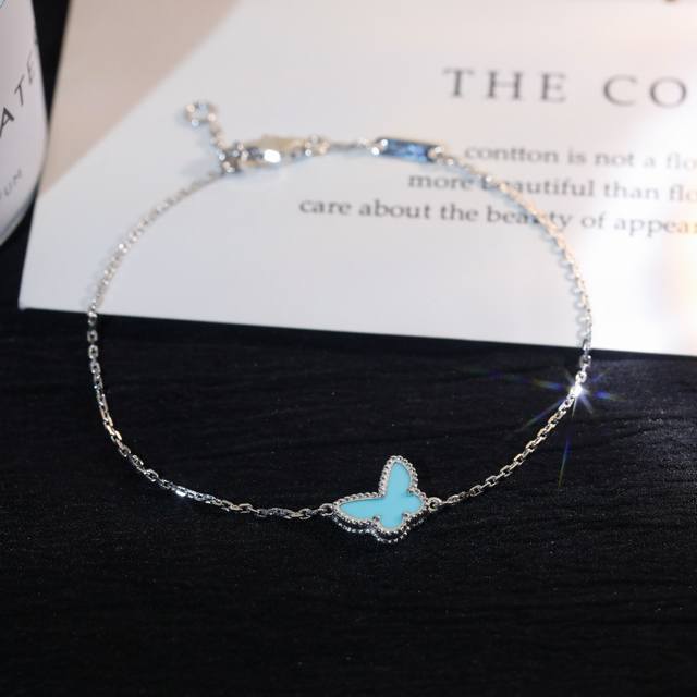 V Gold material butterfly turquoise bracelet, the more I look at it, the more I