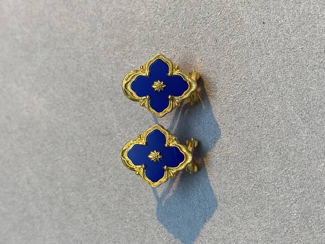 V Gold Material Mimi Gold Seiko Buccellati Sapphire Earrings DDD