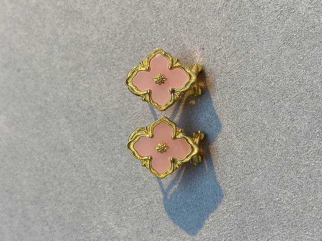 V gold material Mimi gold Seiko Buccellati pink mother-of-pearl earrings DDD