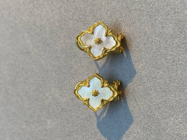 V Gold Material Mimi Gold Seiko Buccellati White Mother of Pearl Earrings DDD