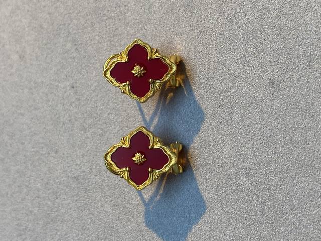 V Gold Material Mimi Gold Seiko Buccellati Red Chalcedony Earrings DDD