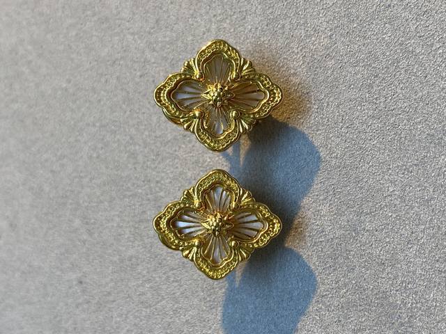 V Gold Material Mimi Gold Seiko Buchera White Mother of Pearl Opera Earrings DDD
