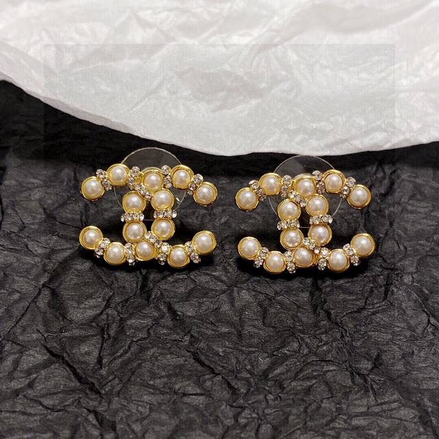 Xiaoxiang's new Chanel diamond and pearl earrings are exactly the same as the o