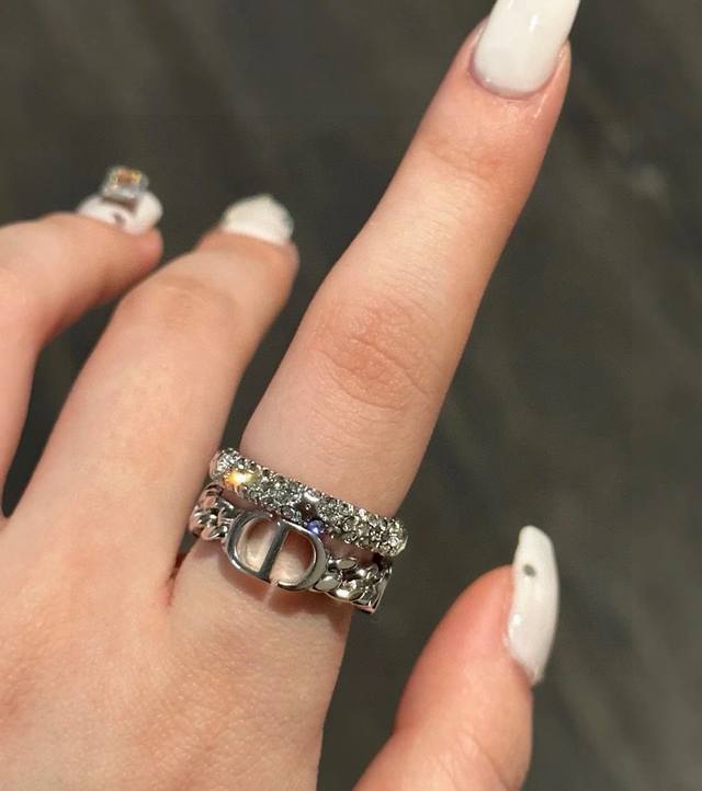 New Dior CD full diamond two-piece set Fashion Series five-pointed star ring! A