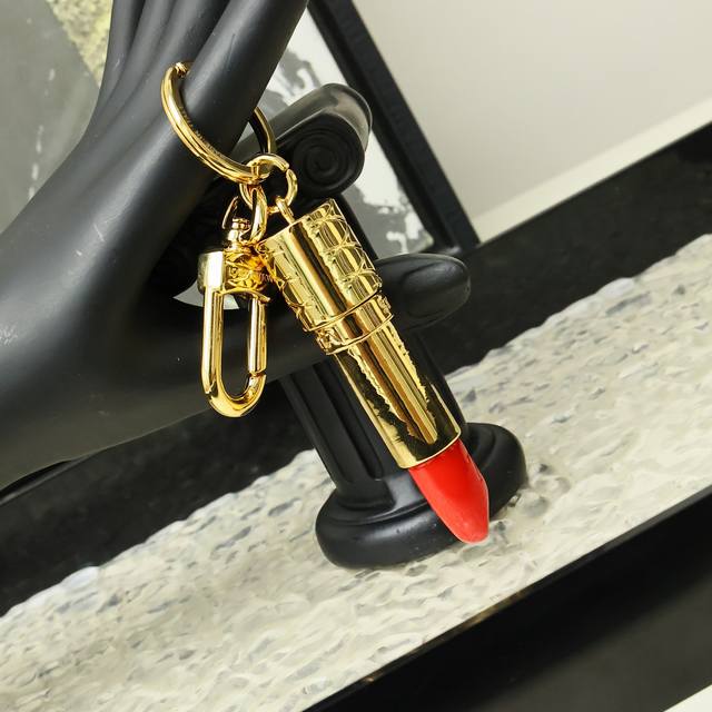 New Product M03006 Louis Vuitton LV Lipstick Bag Charm Keychain Bag Hanger LV L