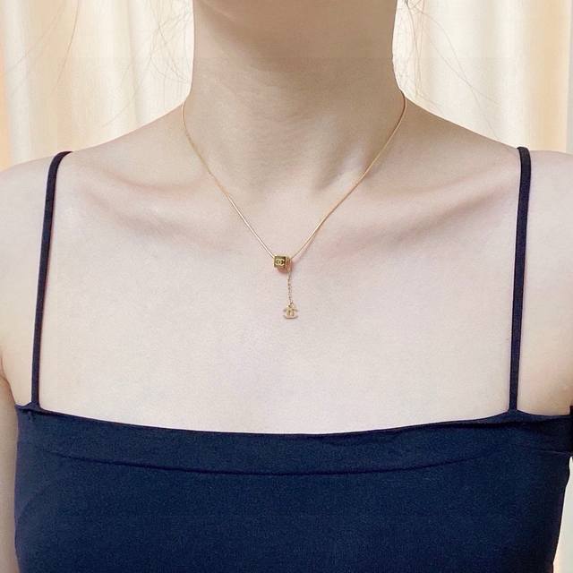 Chanel's latest double C letter fashion square pendant thin necklace is very spe