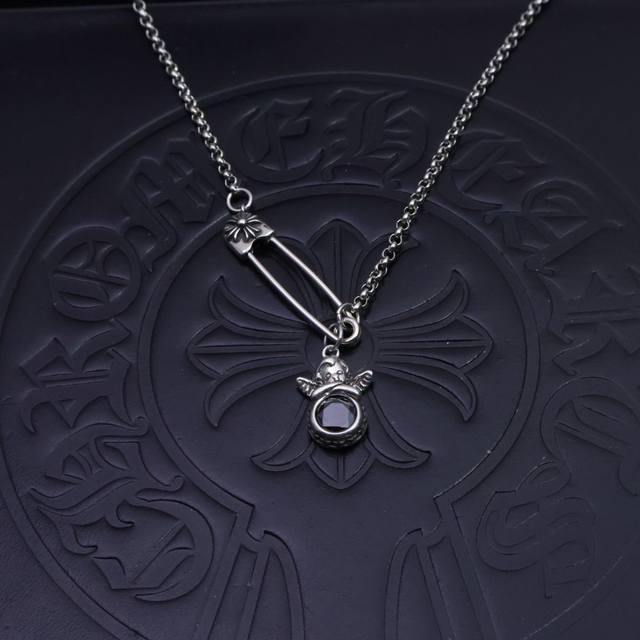 New products on the shelves] Chrome Heart Cross Brooch Chain