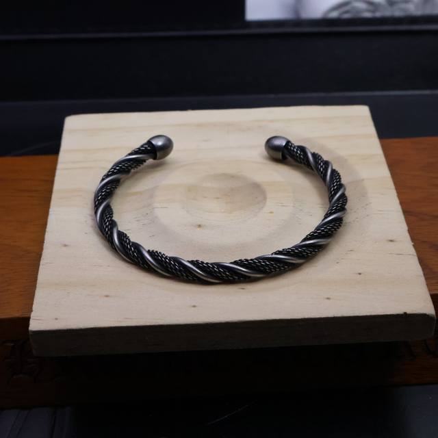 Dark Silver Fission] Chrome Hearts open bracelet: A doomsday aesthetic strike: C