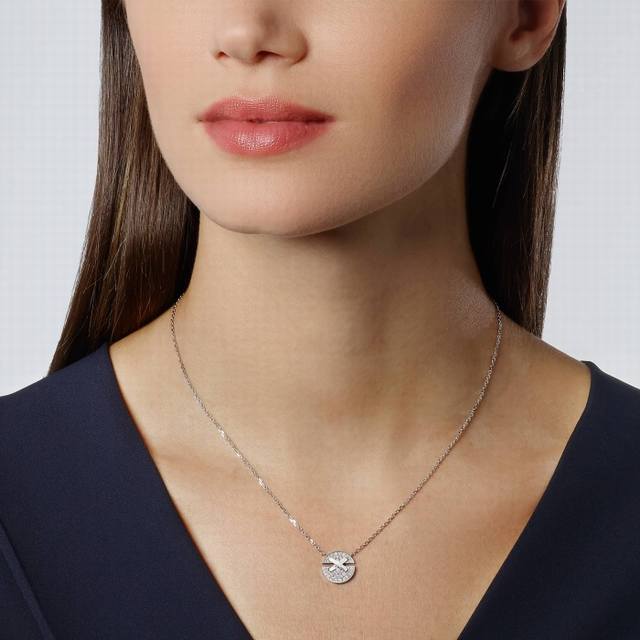 V The Liens gold Chaumet cross-shaped round diamond necklace, a necklace that re