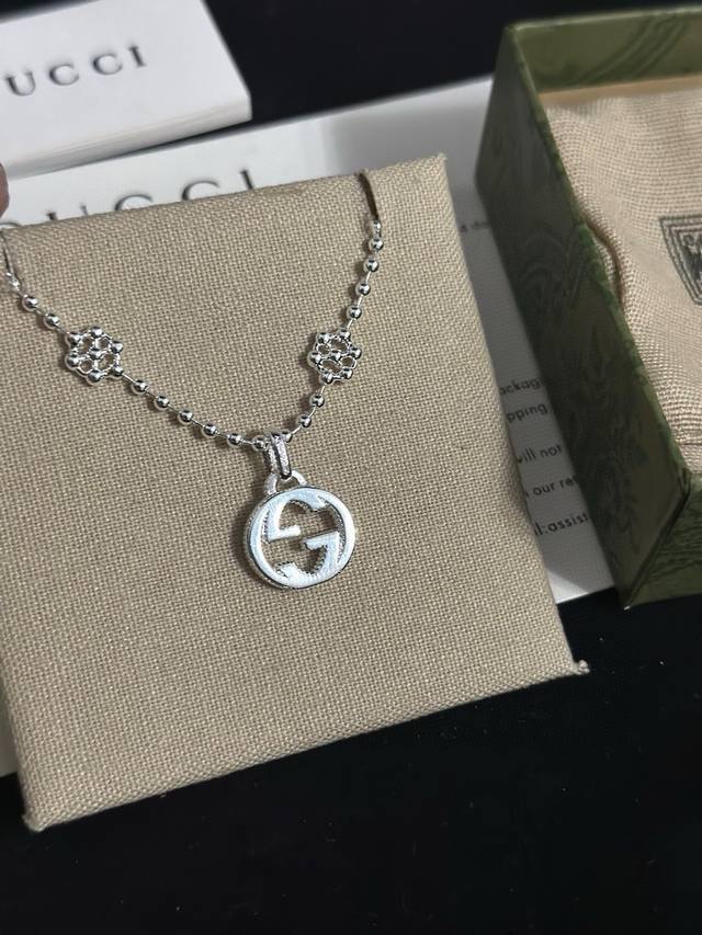 Gucci necklace 2025 latest chain is even more upscale, the same as the celebrity