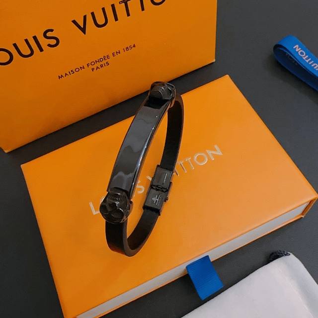 High-quality Louis Vuitton Lv cowhide bracelet, original goods, new counter mod