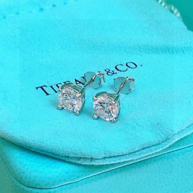 Tiffany small four-claw diamond earrings are super popular shy]shy]shy]shy] Smal