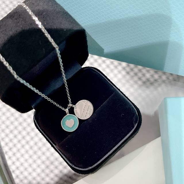 T's latest enamel heart-shaped double-brand necklace, custom-made with original