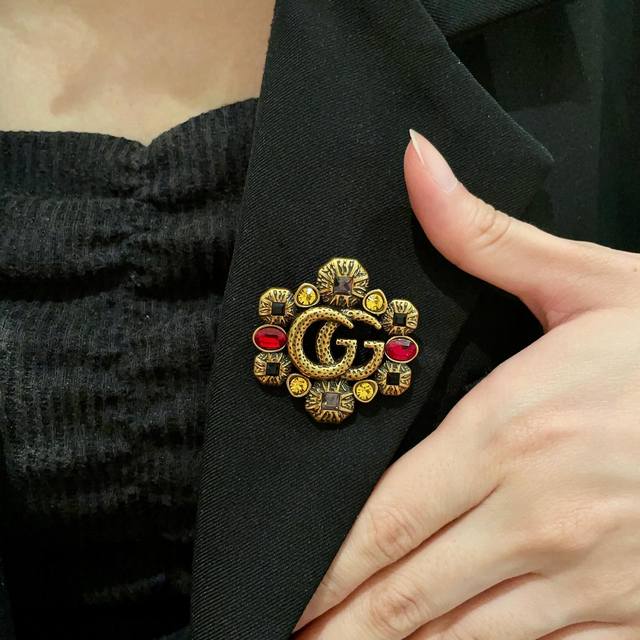 Gucci's new brooch, released simultaneously with the Gucci counter's new collect