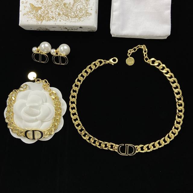 Necklace P Bracelet 35 Earrings 30 Dior New Necklace Set DDD