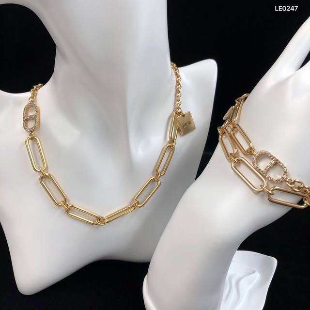 Today's recommended Dior set bracelet P necklace 40 DDD