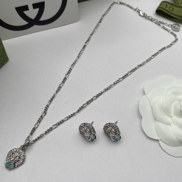 Gucci new set necklace earrings DDD