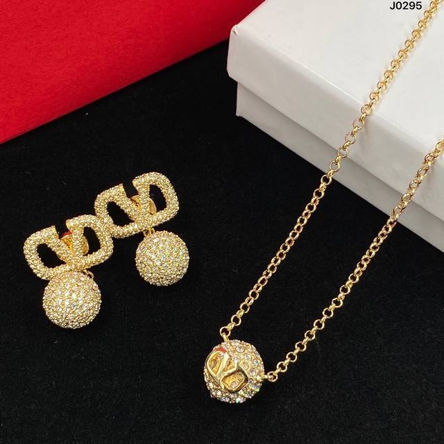 Valentino set necklace P earrings P DDD