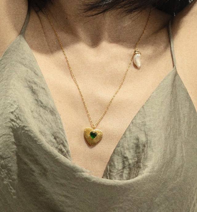 Wens | The Heart Series necklace is elegant and refined, with a fashionable and
