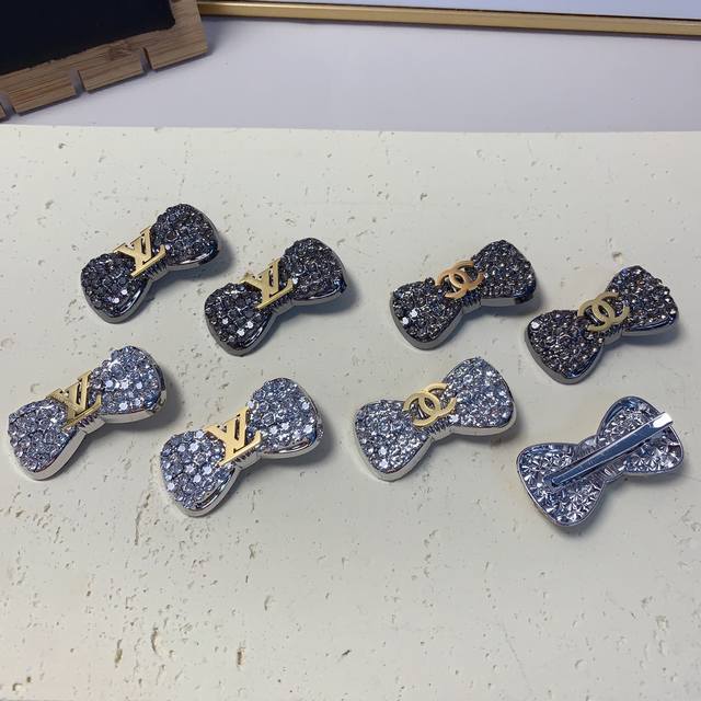 Chanel Lv Louis Vuitton bow full diamond titanium steel logo clip side clip dail
