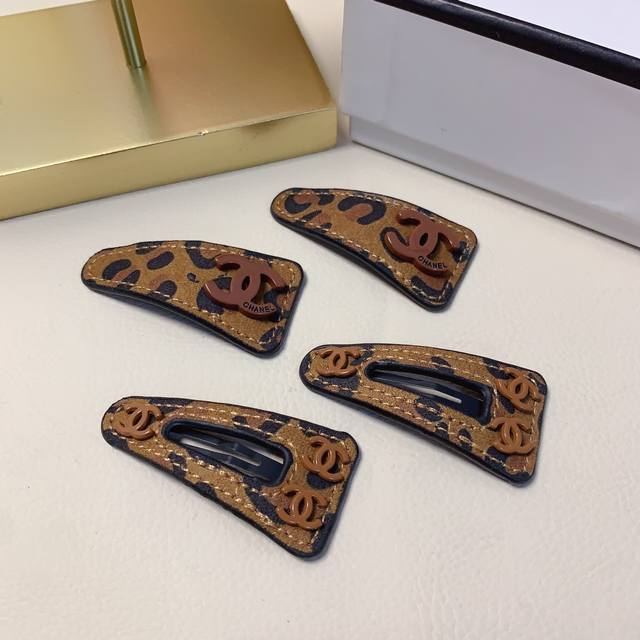 Chanel Xiaoxiang Chanel hairpin leopard print logo press clip Bb clip side clip