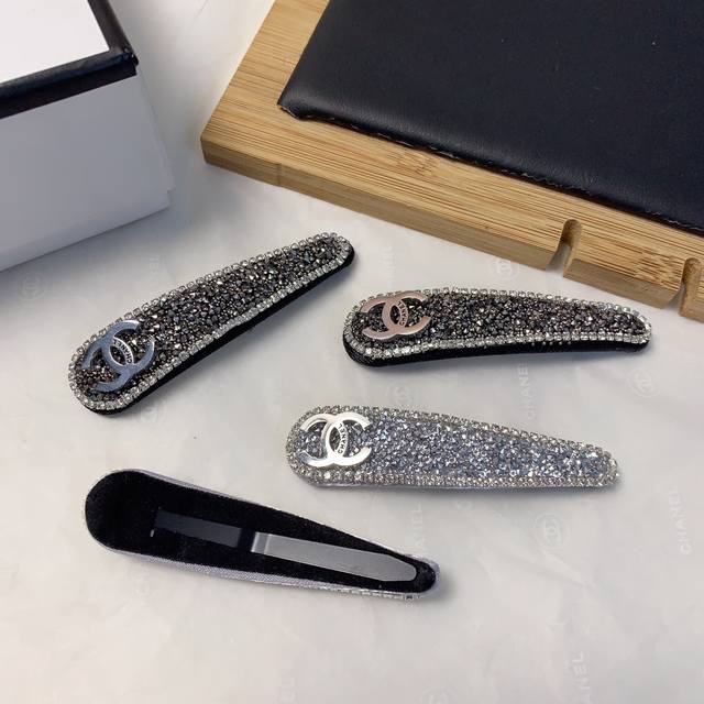 Chanel Xiaoxiang Chanel hairpin full diamond logo press clip Bb clip side clip d
