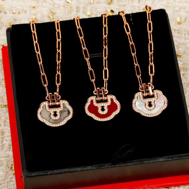 250257 Our small Ruyi lock necklace, customizable with real gold and diamonds, i