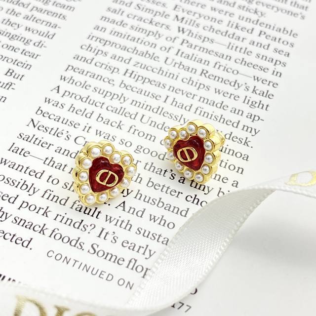 Today's new model code E3163 0247820 Dior earrings are a hot seller! New arriva