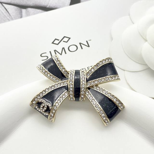 Today's new model: code A791 0257820 Chanel brooches are a hot seller! The Chan
