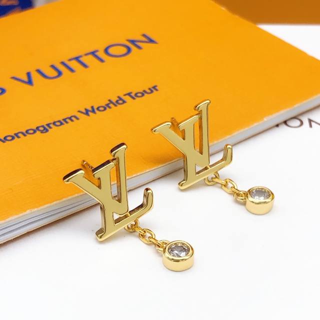 No.Led0062 Lv latest letter smooth tassel hanging diamond consistent Zp brass ma