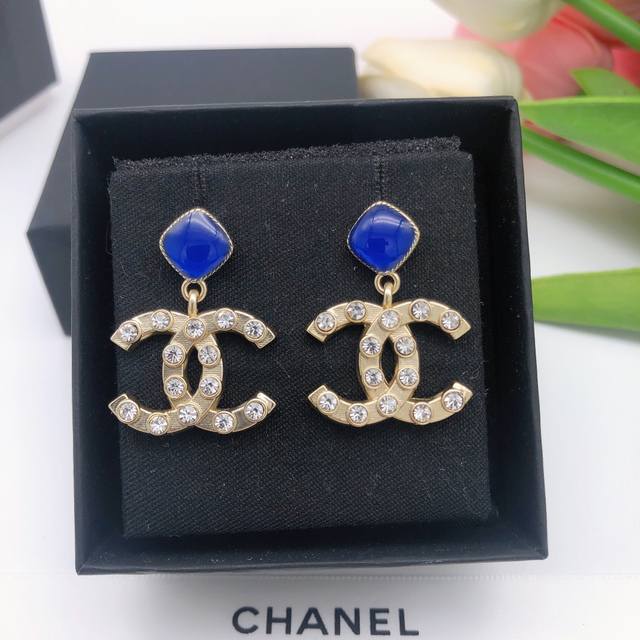 No. Xed0557 Nazha's same spring and summer new earrings, metallic blue enamel g