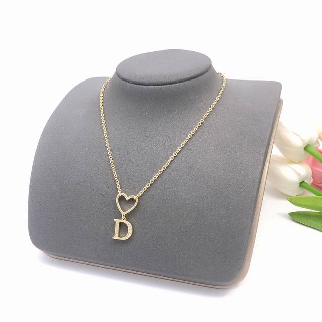 No. Dxl0022 Dior original new heart D letter micro-diamond necklace high-end qu