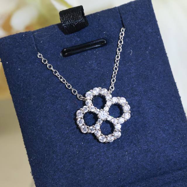 Hollowout version of Harry Winston's classic four-leaf clover necklace with full
