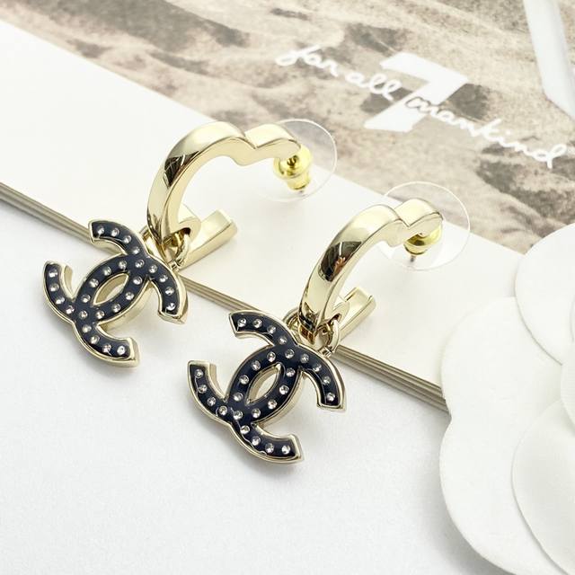 Today's new model code E3169 0247825 Chanel earrings are a hot seller! New arri