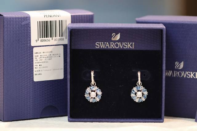 Gradient Blue Diamond Flower Earrings This vibrant Idyllia pendant, meticulousl