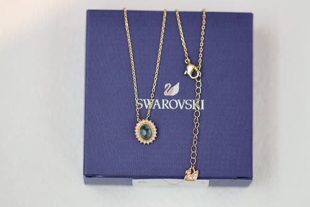 Swarovski Dark Blue Round Clavicle NecklaceWear this elegant necklace to show yo