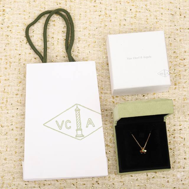 203716 We offer a clover necklace (Zp 17940+). Believe it or not, we're the only