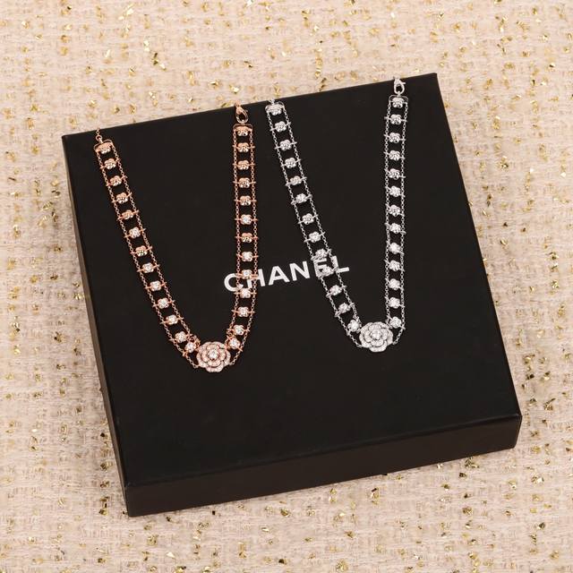 205745 We offer camellia necklaces, customizable with real gold and diamonds. We