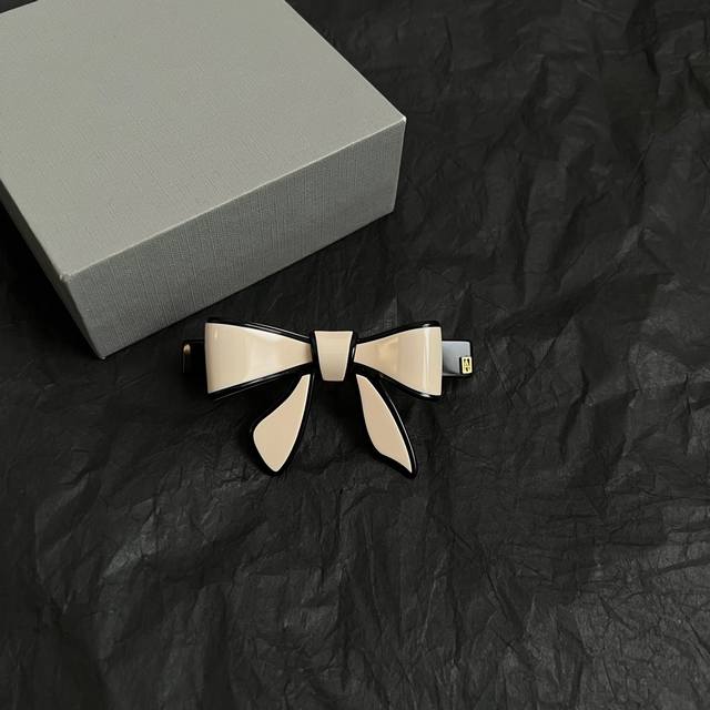 13118 0 Alexanderwang Alexander Wang clip design full of small and exquisite fac