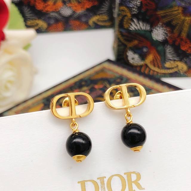 No.Ded00 Dio*Latest style black earrings with pearls Zp brass material DDD