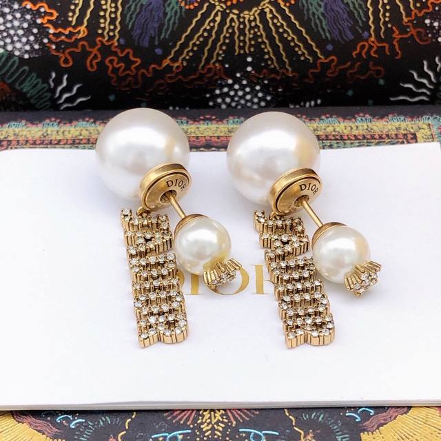 No. Ded0038 Dior large and small pearl letter inlaid star earrings, new counter